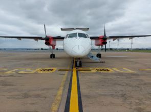 La Kenyane Skyward Express achète un Dash 8-400 remis à neuf par De Havilland Canada